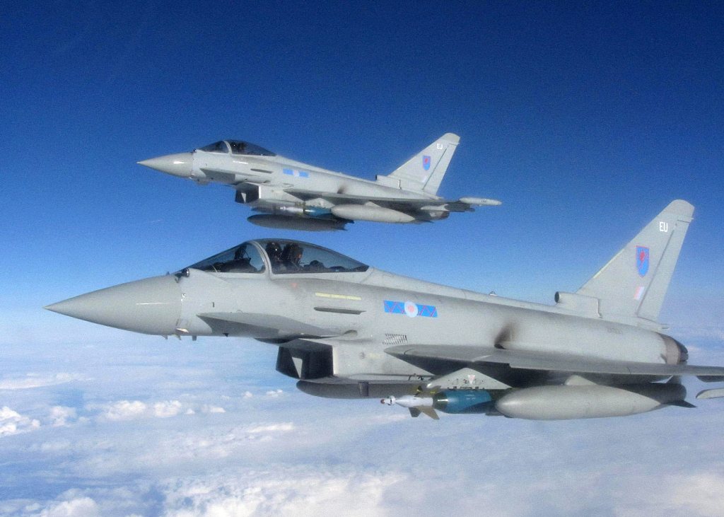 Βρετανικά μαχητικά αεροσκάφη πετούν πάνω από το Ιράκ