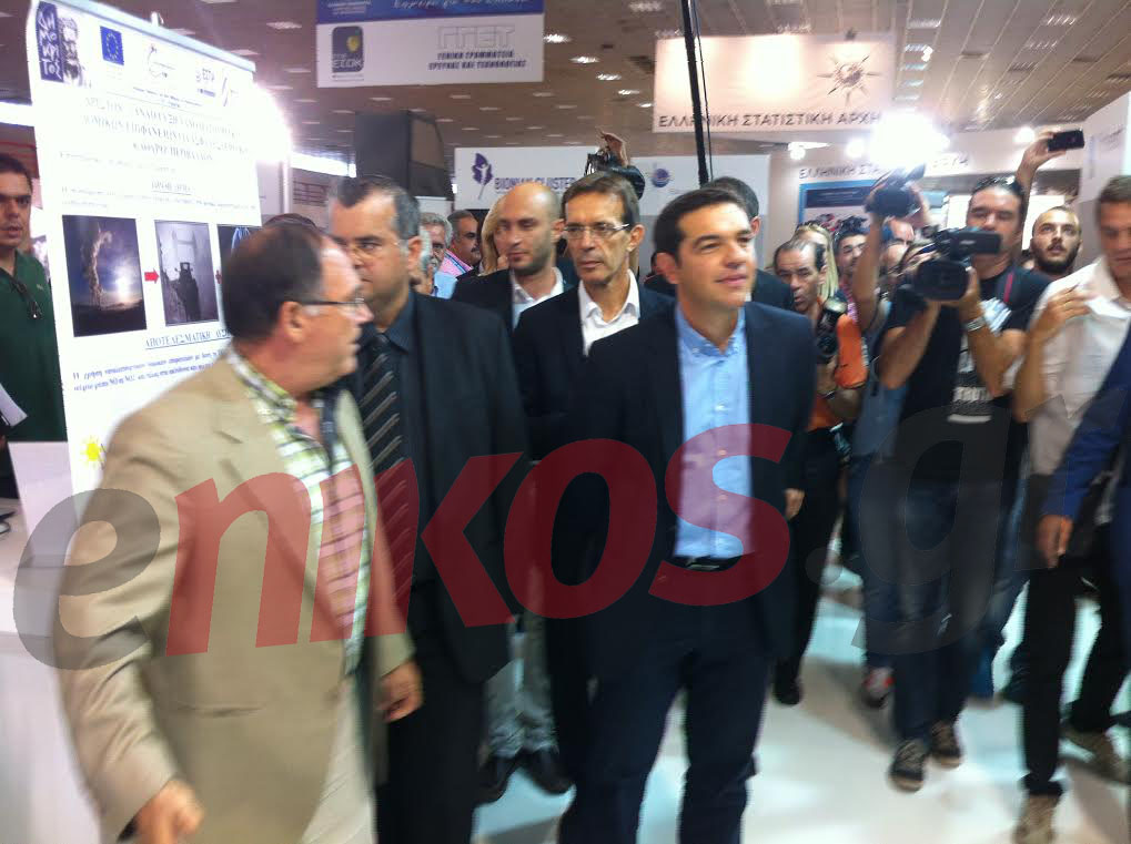 ΦΩΤΟ-Η ξενάγηση του Τσίπρα στα περίπτερα της ΔΕΘ