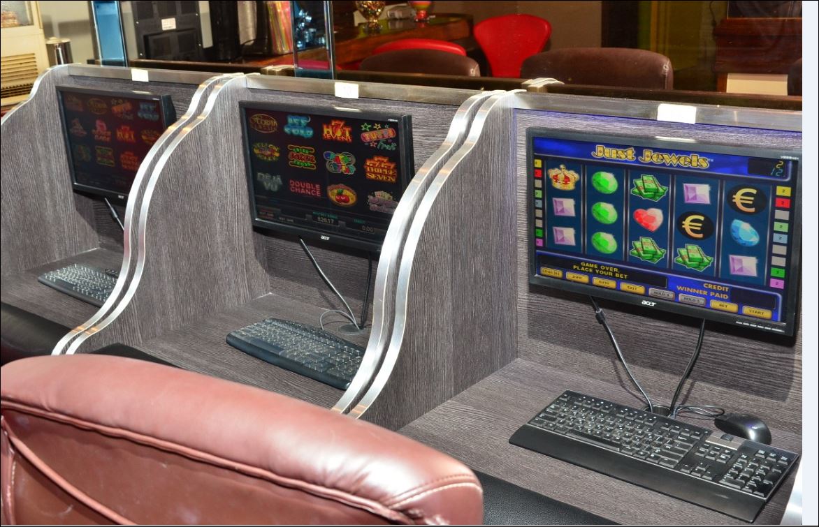 ΦΩΤΟ-Εντοπίστηκε κατάστημα με “φρουτάκια” στο Παγκράτι