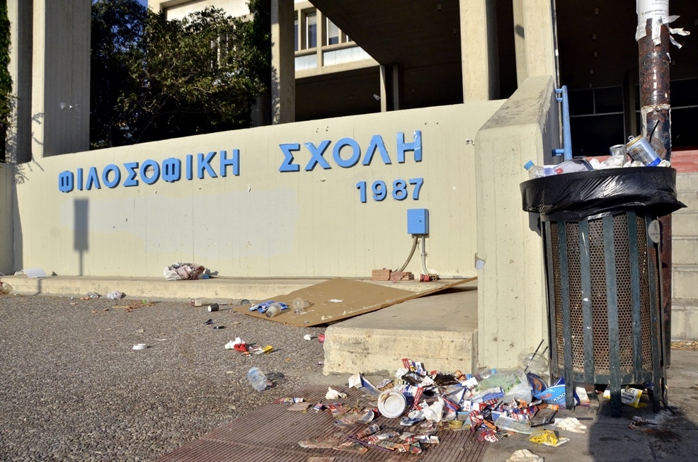 ΦΩΤΟ-Χάος κι εγκατάλειψη στα ΑΕΙ