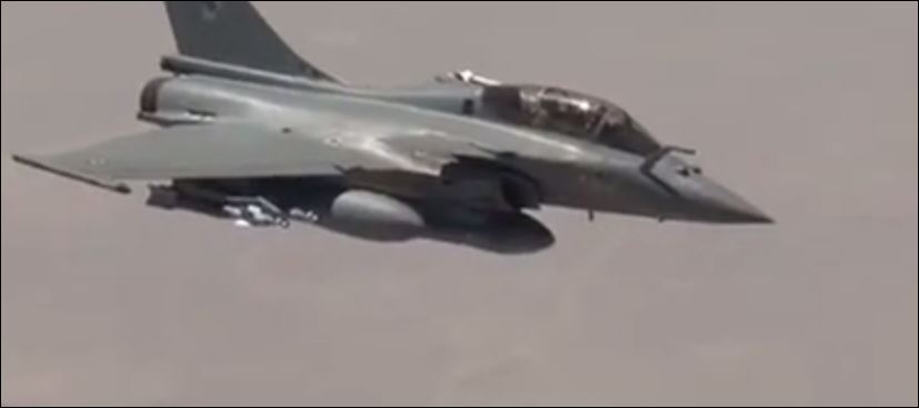 BINTEO-Γαλλικά αεροσκάφη έπληξαν θέσεις των τζιχαντιστών