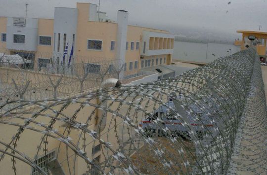 ΒΙΝΤΕΟ-Ανάστατοι οι εξωτερικοί φρουροί των φυλακών Δομοκού