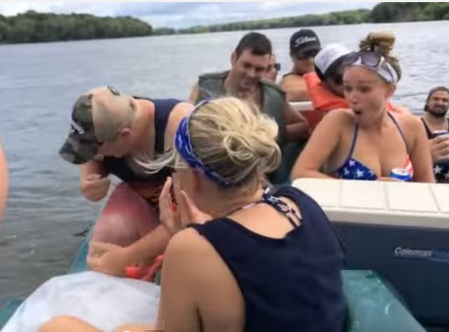 ΒΙΝΤΕΟ-Η πρόταση γάμου του βγήκε…ξινή