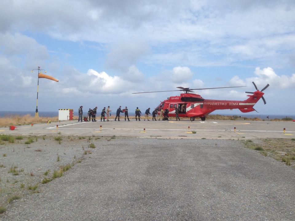 Τώρα-Έφτασε ομάδα της ΕΜΑΚ στην Άνδρο για τη φωτιά