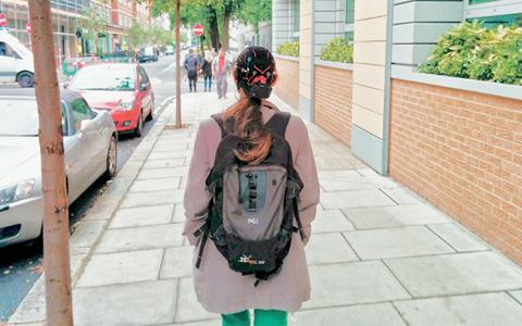 Καταγράφει τα συναισθήματά μας στην πόλη με έναν… σκούφο