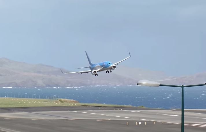 ΒΙΝΤΕΟ-Η προσγείωση που κόβει την ανάσα