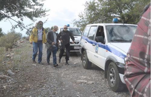ΦΩΤΟ-Αναπαράσταση του διπλού φονικού στη Μάνη