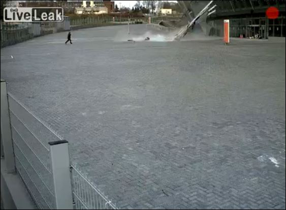 ΒΙΝΤΕΟ-Πύραυλος χτύπησε το γήπεδο της Σαχτάρ Ντόνετσκ