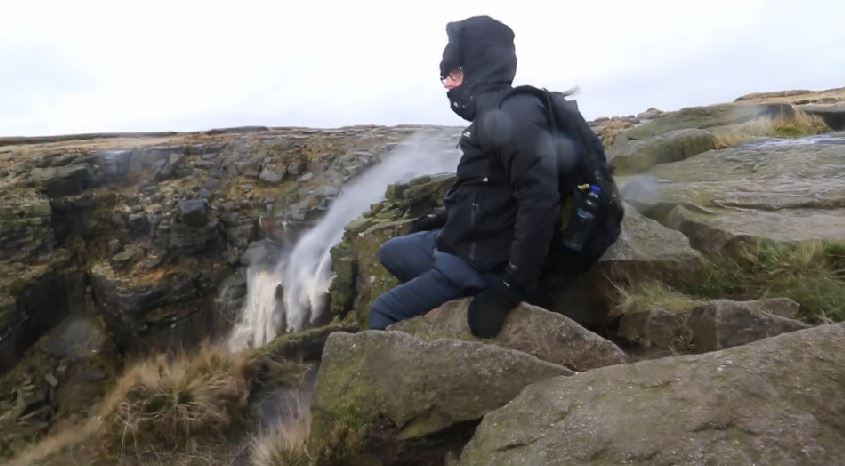 ΒΙΝΤΕΟ-Ο καταρράκτης που “αψηφά” τη βαρύτητα