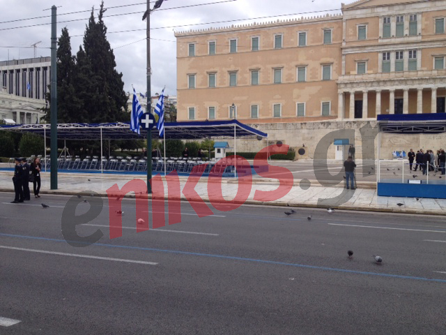 ΦΩΤΟ-Ολοκληρώθηκε η μαθητική παρέλαση στο Σύνταγμα