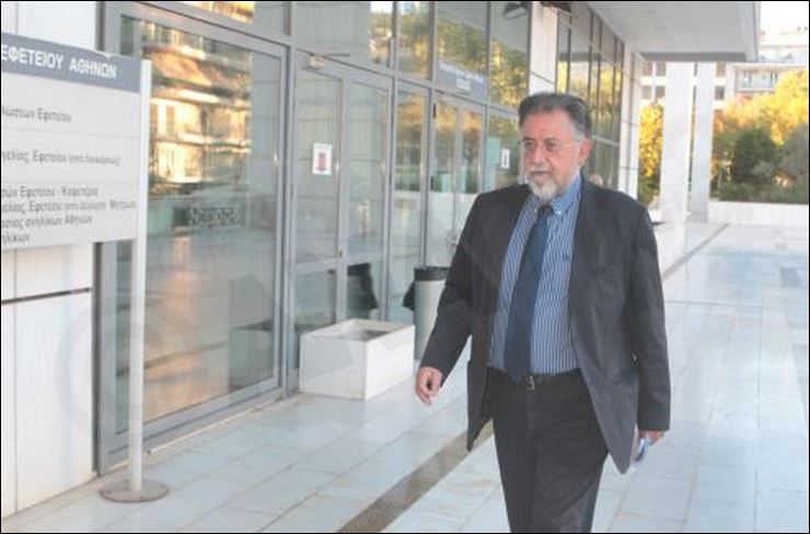 Στον εισαγγελέα καταθέτει ο Πανούσης για τους «κουμπαράδες»