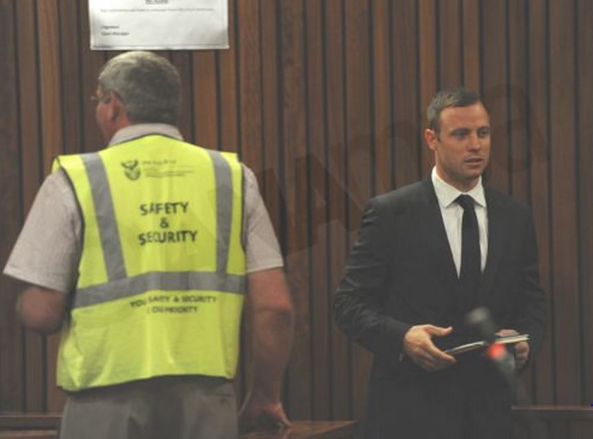 ΦΩΤΟ-Αγχωμένος ο Πιστόριους στο δικαστήριο