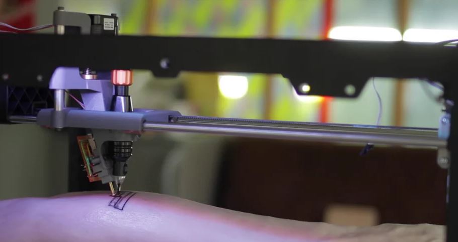 ΒΙΝΤΕΟ-Τατουάζ από… ρομπότ