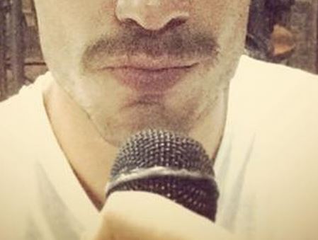 ΦΩΤΟ-Ποιος τραγουδιστής άφησε… μουστάκι;