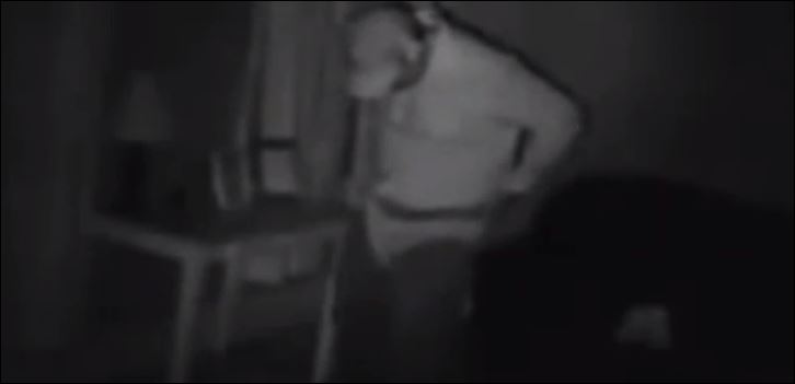 ΒΙΝΤΕΟ-Κάμερα έπιασε ληστή να προβάρει γυναικεία εσώρουχα