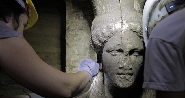 Η Μενδώνη για τον ένοικο του τάφου