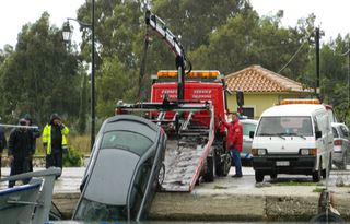 ΒΙΝΤΕΟ- “Βουτιά” αυτοκινήτου στη θάλασσα