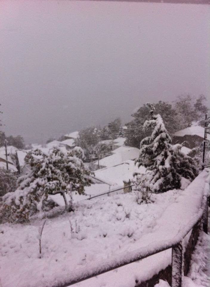 ΦΩΤΟ- Στα κατάλευκα η Αετομηλίτσα Ιωαννίνων