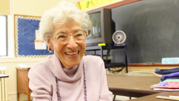 Kαθηγήτρια μαθηματικών ετών 100