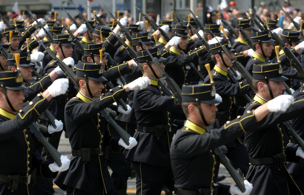 Μόνο η ιθαγένεια απαραίτητη για τις Στρατιωτικές Σχολές