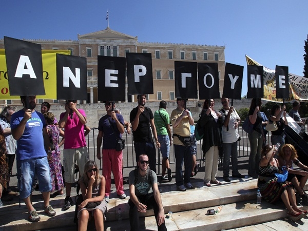 Οι νέοι πληρώνουν την κρίση