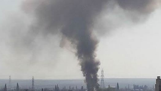 ΦΩΤΟ-Πυρκαγιά σε αποθήκη στη Λαμία