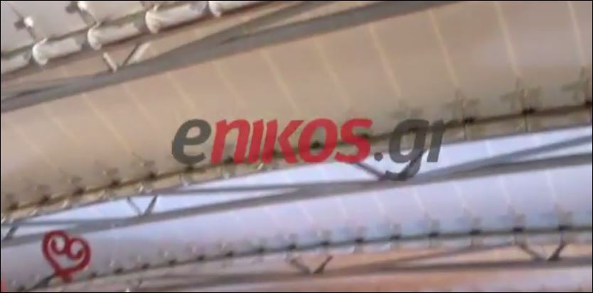 ΒΙΝΤΕΟ-Περίμεναν να κοπάσει η καταιγίδα