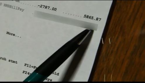 ΒΙΝΤΕΟ-Έδωσε “πουρμπουάρ” χιλιάδες δολάρια για ρεύμα