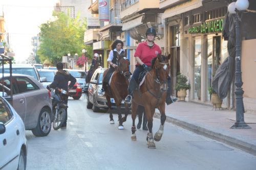 ΦΩΤΟ-Αμαζόνες παρελαύνουν στο Άργος