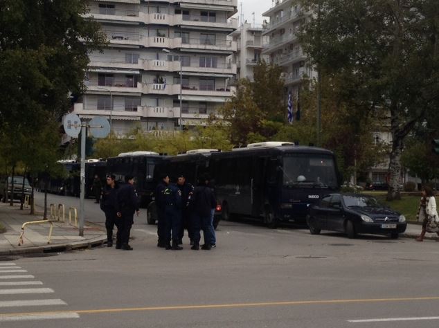 ΦΩΤΟ-Θεσσαλονίκη: ΜΑΤ, κάγκελα και κλειστοί δρόμοι