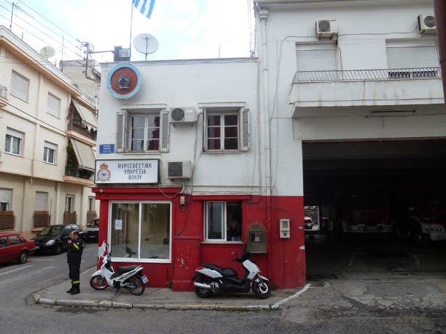 Έπεσε με το Ι.Χ σε χαράδρα επτά μέτρων