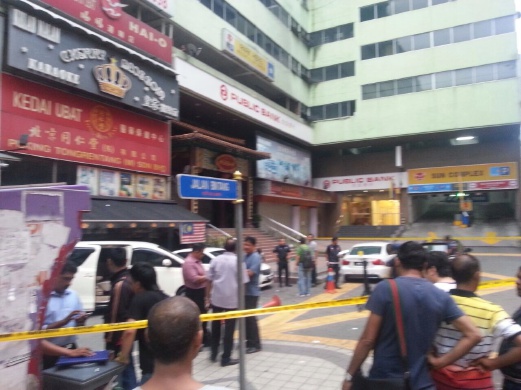 ΦΩΤΟ-Τρομοκρατικό χτύπημα στην “καρδιά” της Μαλαισίας