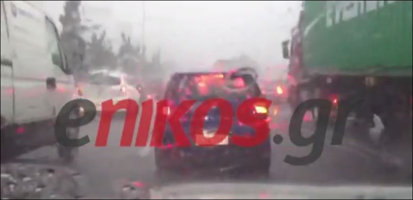 ΤΩΡΑ-ΒΙΝΤΕΟ-Ρίχνει χαλάζι στον Κηφισό