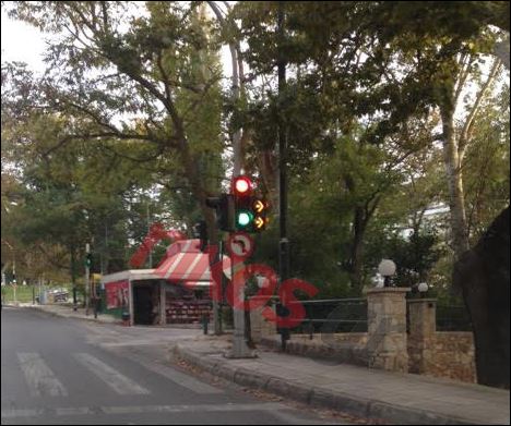 ΦΩΤΟ-Το φανάρι που είναι ταυτόχρονα πράσινο και κόκκινο