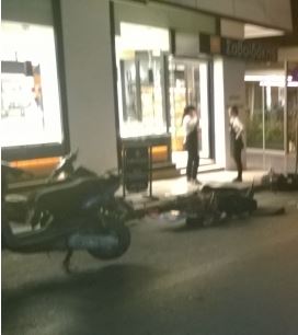 ΦΩΤΟ- ΙΧ “σάρωσε” σταθμευμένα οχήματα