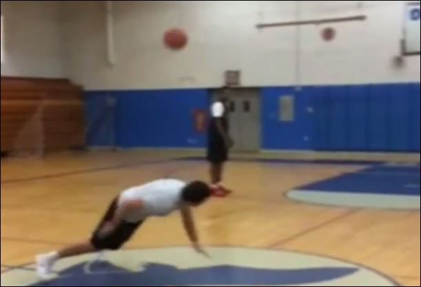 ΒΙΝΤΕΟ-Καλάθι με πους-απ από το κέντρο του γηπέδου