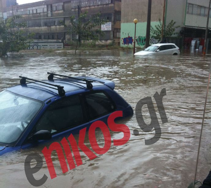 ΦΩΤΟ-Περιστέρι-Αυτοκίνητο “βυθίστηκε” στα νερά
