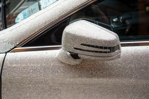 ΦΩΤΟ-Χαμός στο eBay για το αυτοκίνητο με τα κρύσταλλα Swarovski