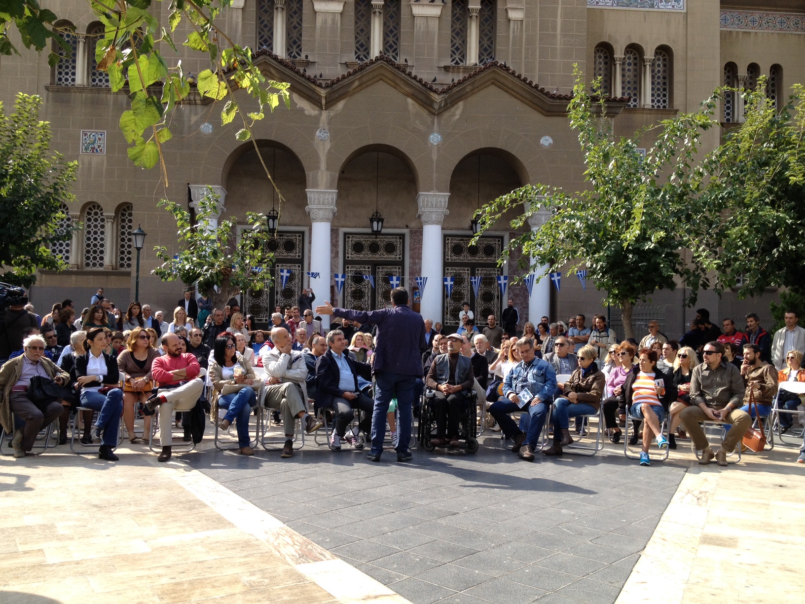 ΦΩΤΟ-Η συγκέντρωση του Θεοδωράκη στον Άγιο Παντελεήμονα