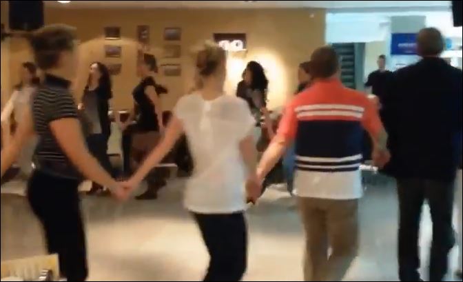 ΒΙΝΤΕΟ-Παραδοσιακός χορός με… AC/DC