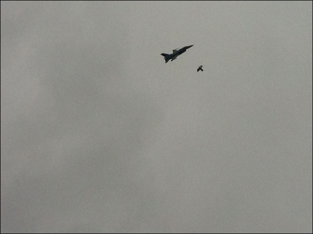 ΒΙΝΤΕΟ-Εντυπωσιακοί ελιγμοί από F16 στον ουρανό της Θεσσαλονίκης