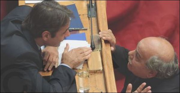 ΦΩΤΟ-Τι λέει ο Βούτσης στον Μητσοτάκη;