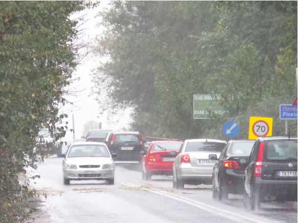 ΦΩΤΟ-Κόπηκε στα δυο ο νομός Τρικάλων