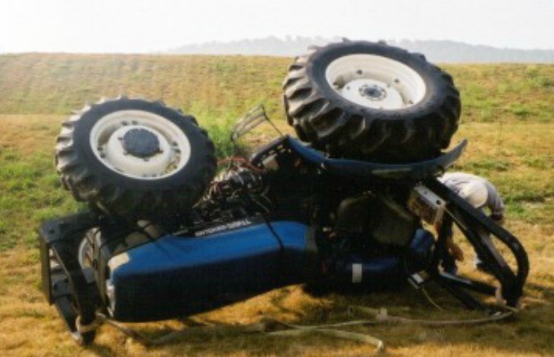 Νεκρός ιερέας, καταπλακώθηκε από το τρακτέρ του