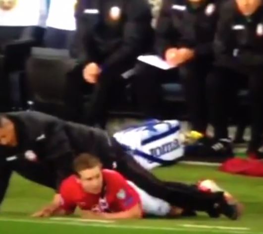 ΒΙΝΤΕΟ-Τάκλιν στον… προπονητή!