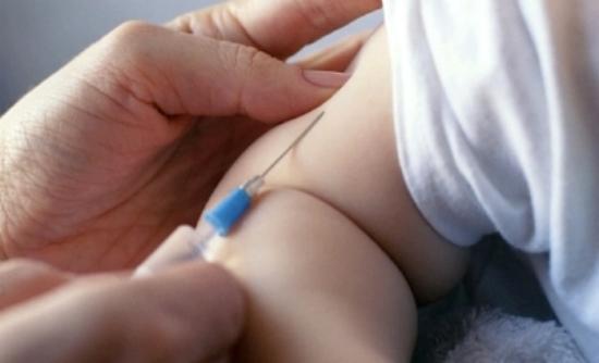 “Καμπανάκι” για τα παιδικά εμβόλια