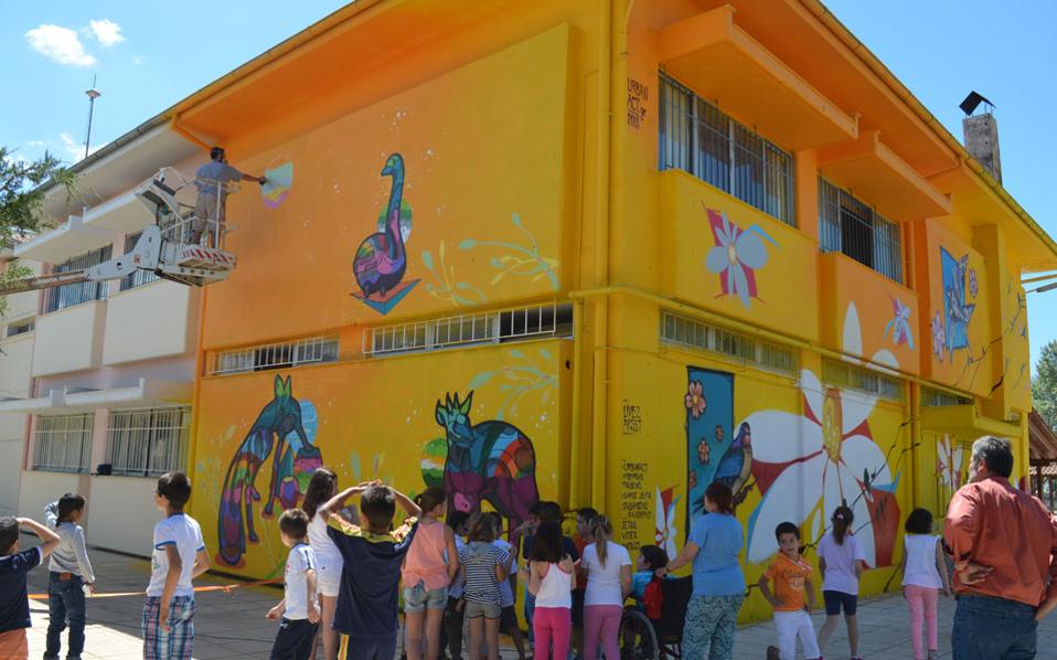 ΦΩΤΟ-Τα σχολεία γέμισαν χρώμα