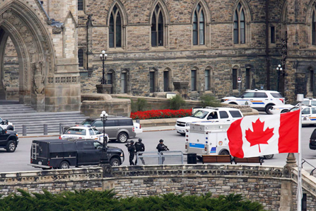 Αναπάντητα ερωτήματα από την επίθεση στο κοινοβούλιο της Οτάβας
