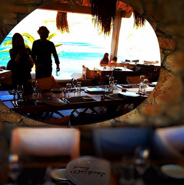 ΦΩΤΟ-Ποια ηθοποιός συνεχίζει τις διακοπές της στη Μύκονο