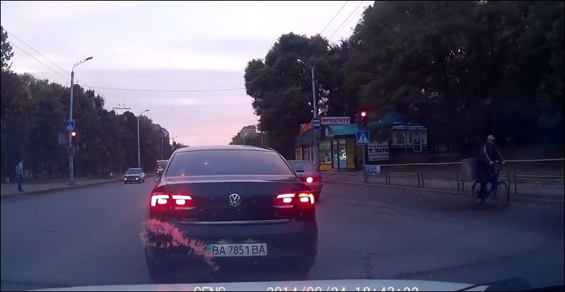 ΒΙΝΤΕΟ-Το ιχ που αλλάζει πινακίδες καθ’ οδόν